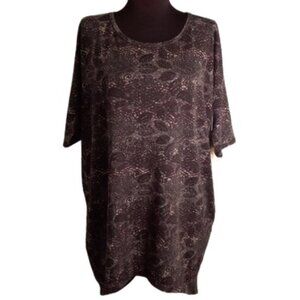 LuLaRoe XS Irma NEW Black Gray Floral Hi-Low Tee Shirt Tunic